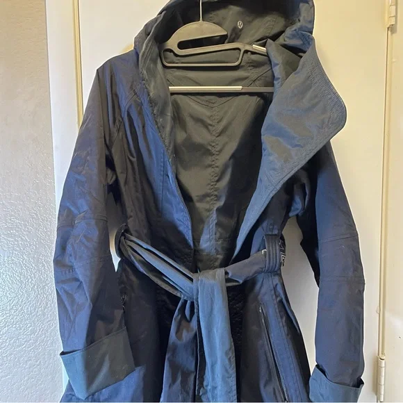 Lululemon raincoat - Picture 3 of 3